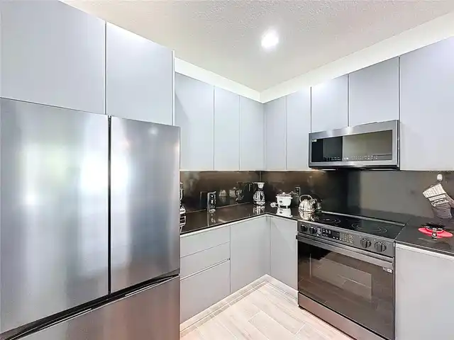Listing Photo 9