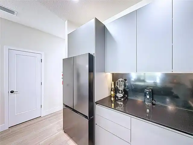 Listing Photo 12