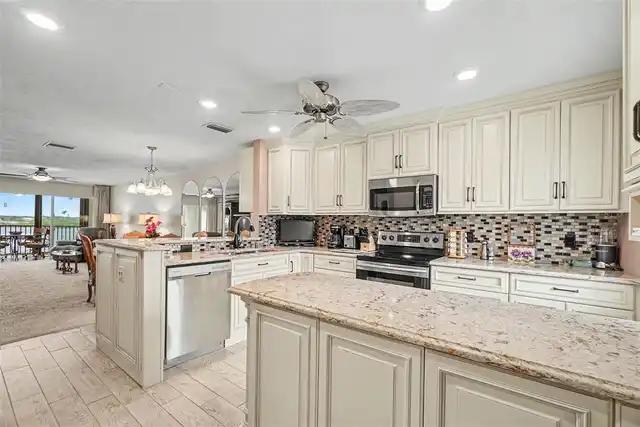 Listing Photo 12