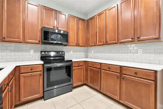 Listing Photo 10