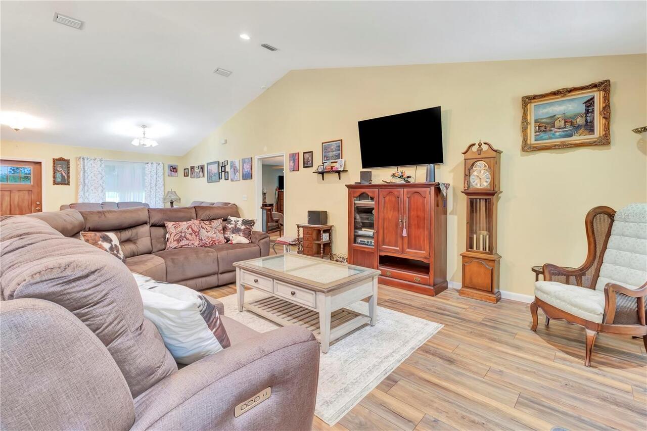 Listing Photo 8