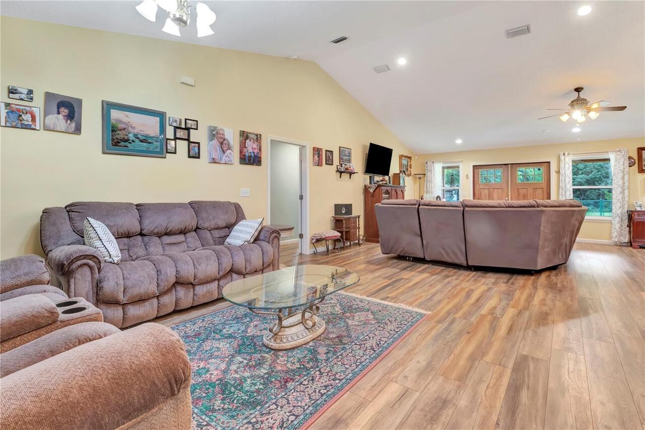 Listing Photo 14