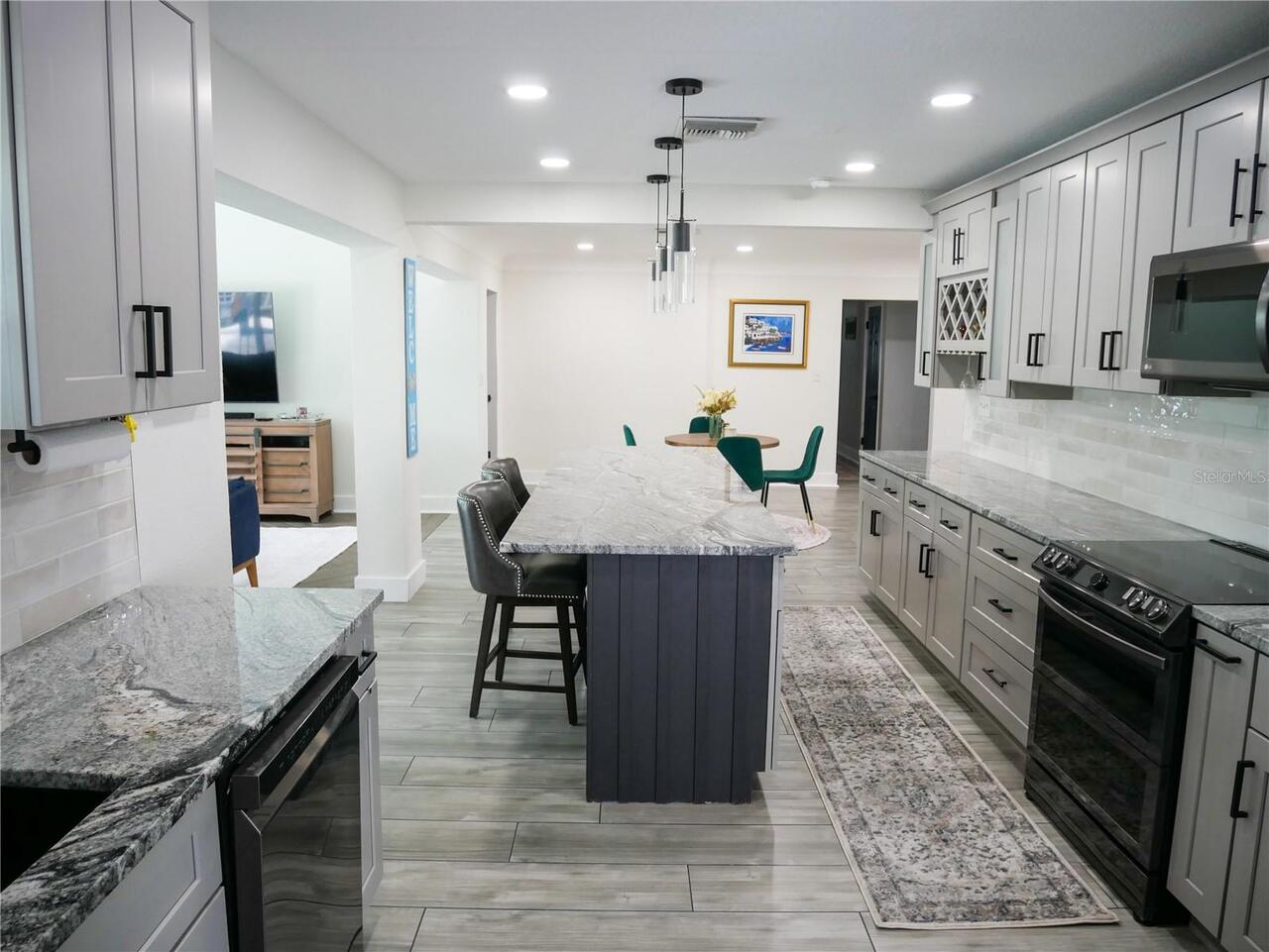 Listing Photo 12