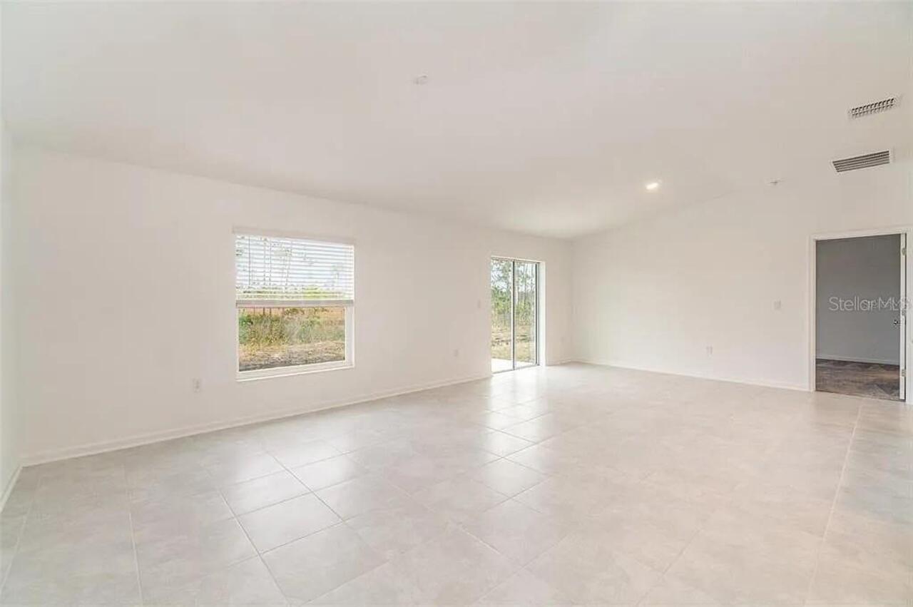 Listing Photo 12