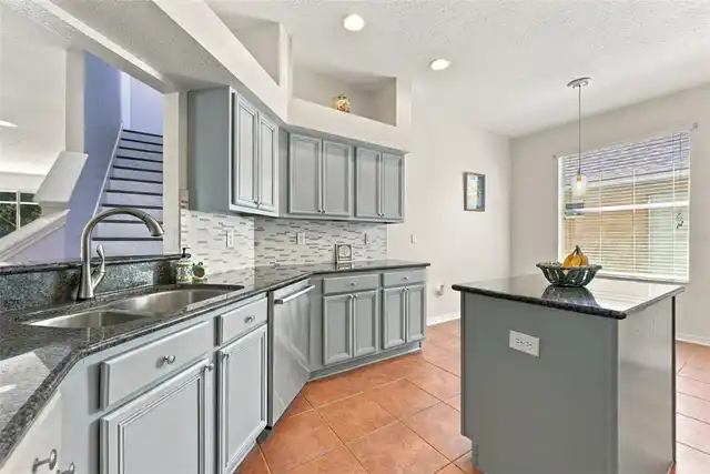 Listing Photo 8