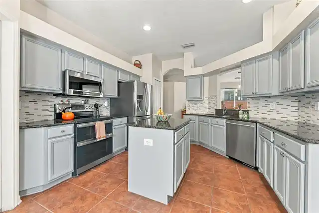 Listing Photo 10