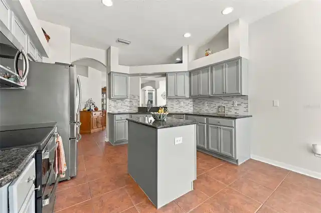 Listing Photo 12