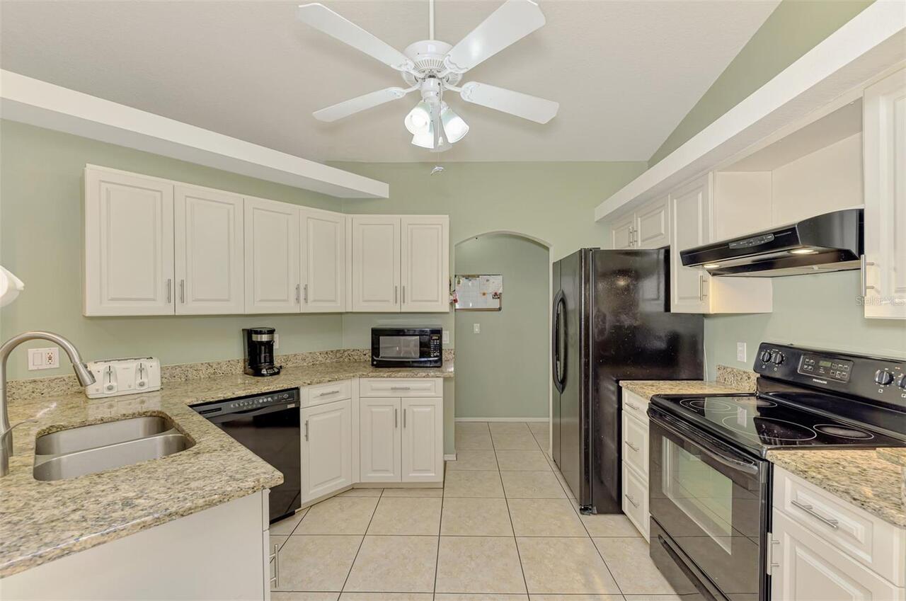 Listing Photo 12