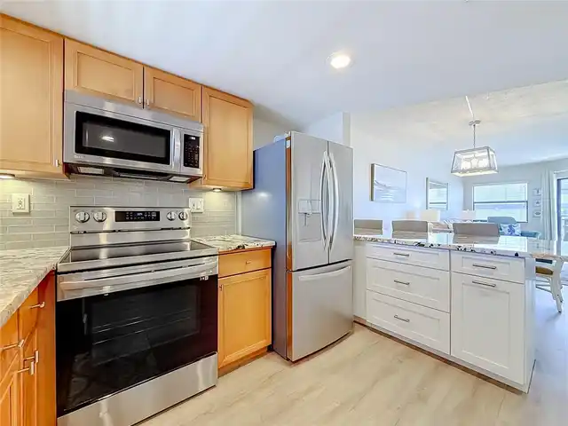 Listing Photo 12