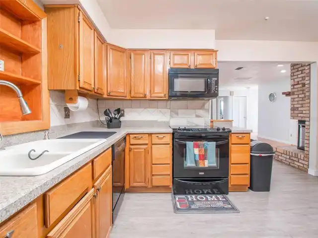 Listing Photo 8