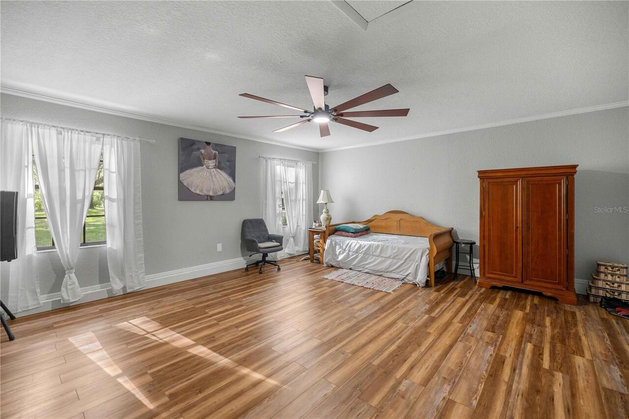 Listing Photo 16