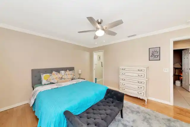 Listing Photo 8