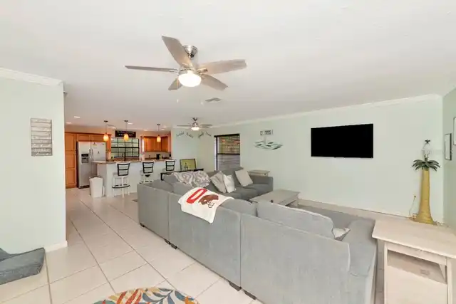 Listing Photo 12