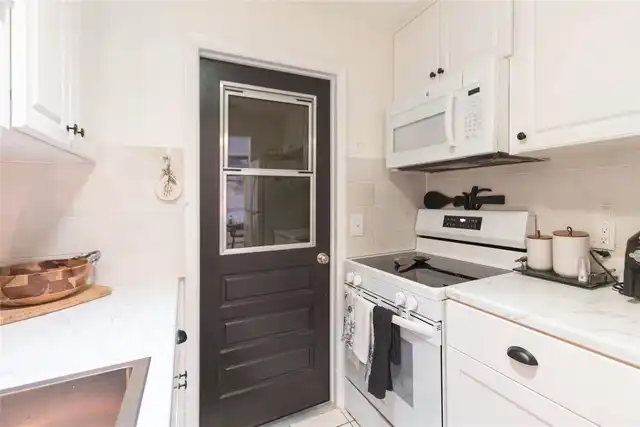 Listing Photo 11