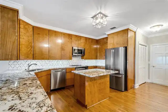 Listing Photo 8