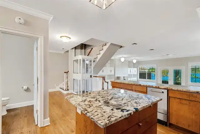 Listing Photo 11