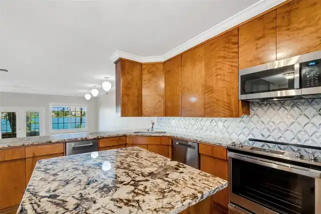 Listing Photo 12