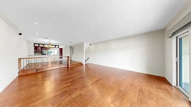 Listing Photo 17