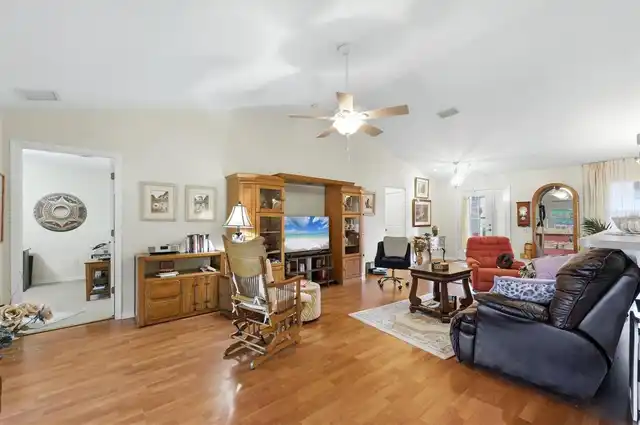 Listing Photo 11