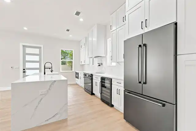 Listing Photo 15