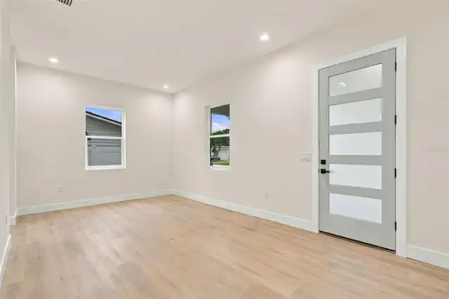Listing Photo 9
