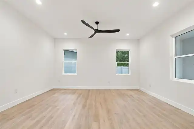 Listing Photo 22