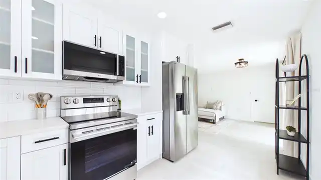 Listing Photo 12
