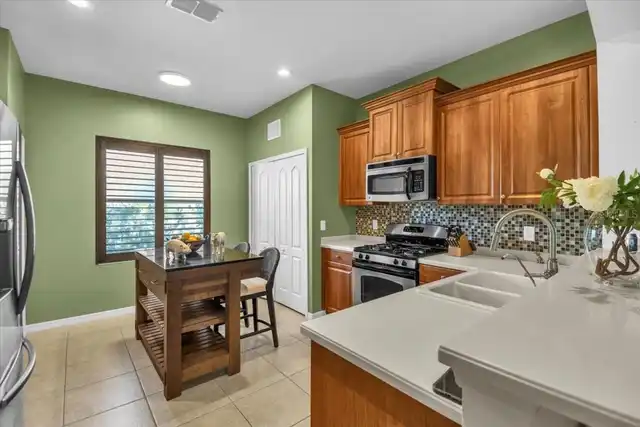 Listing Photo 9
