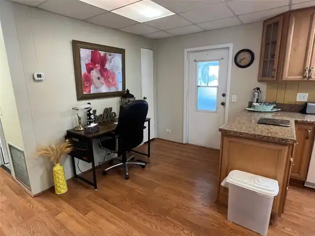 Listing Photo 8