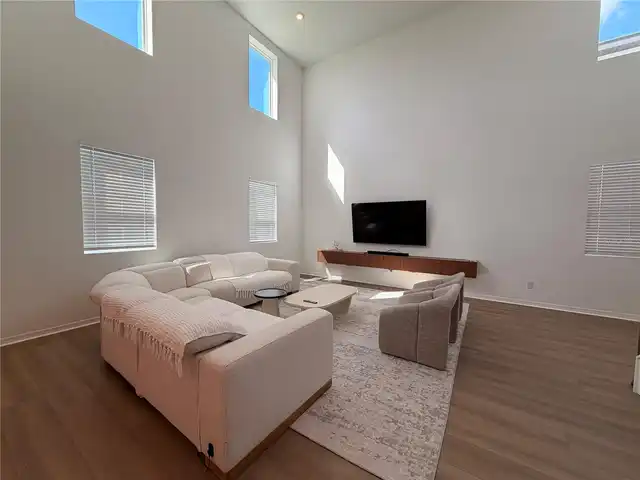 Listing Photo 7