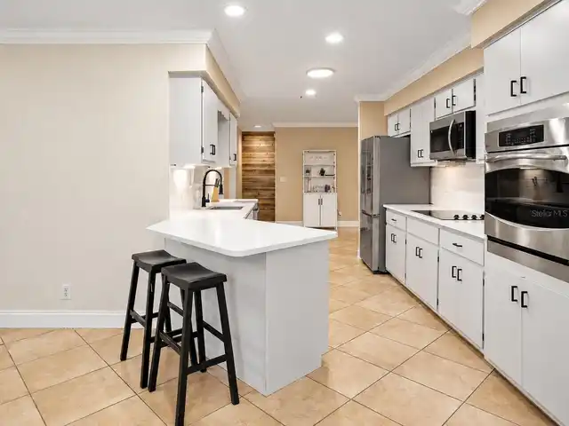 Listing Photo 9