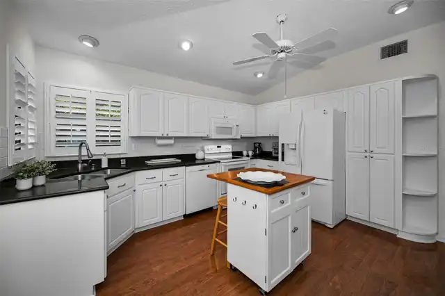 Listing Photo 9