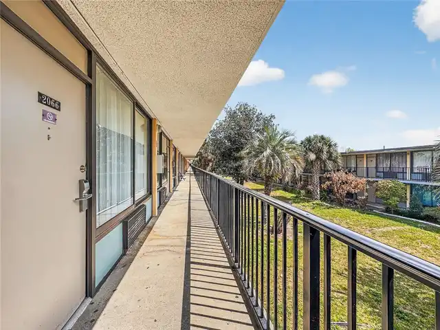 Listing Photo 12