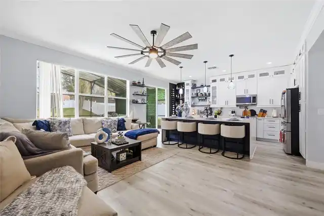 Listing Photo 11
