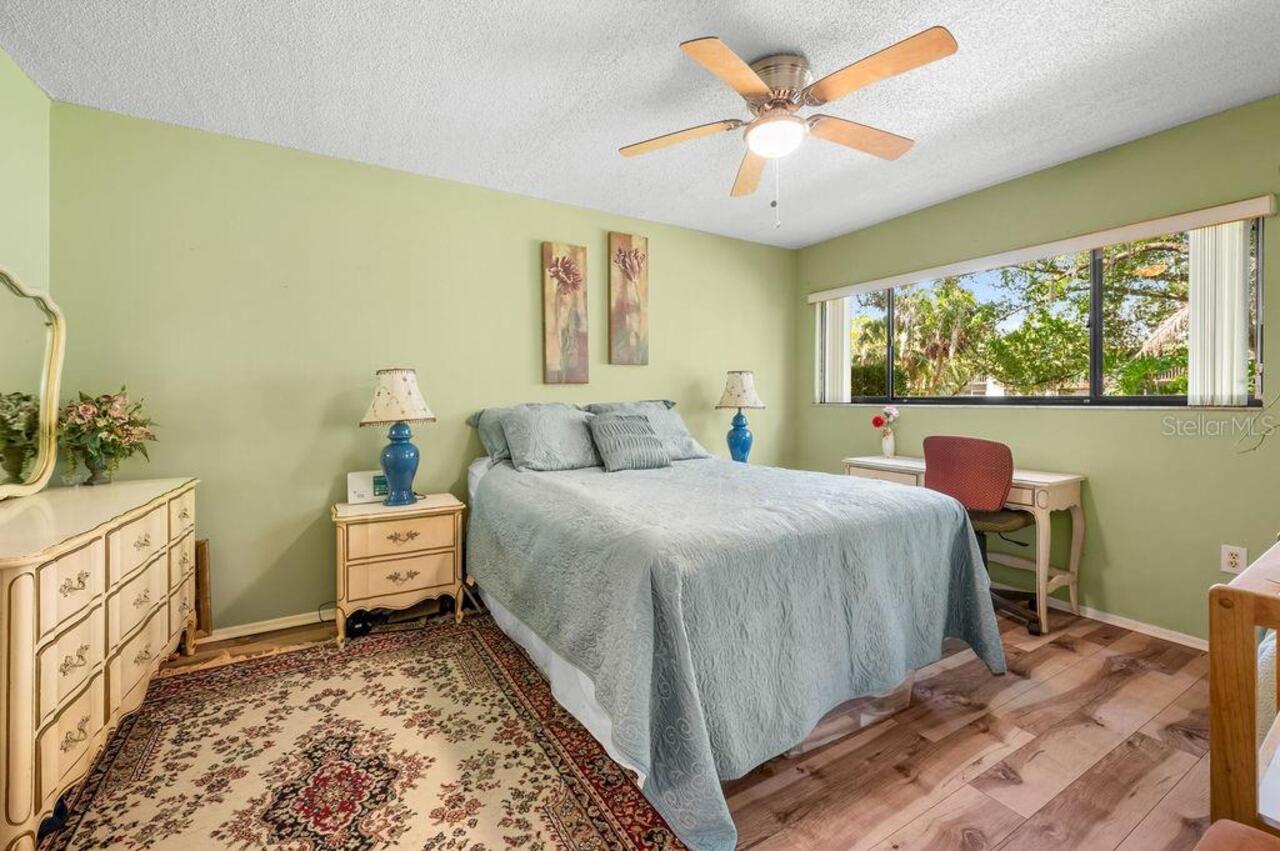 Listing Photo 12