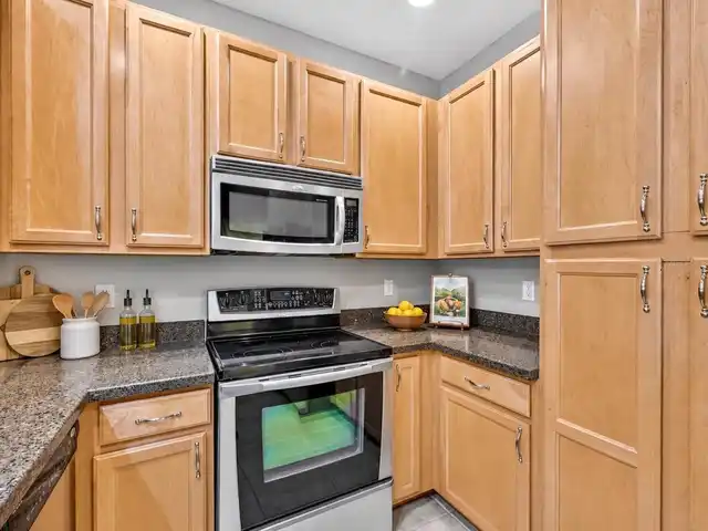Listing Photo 9