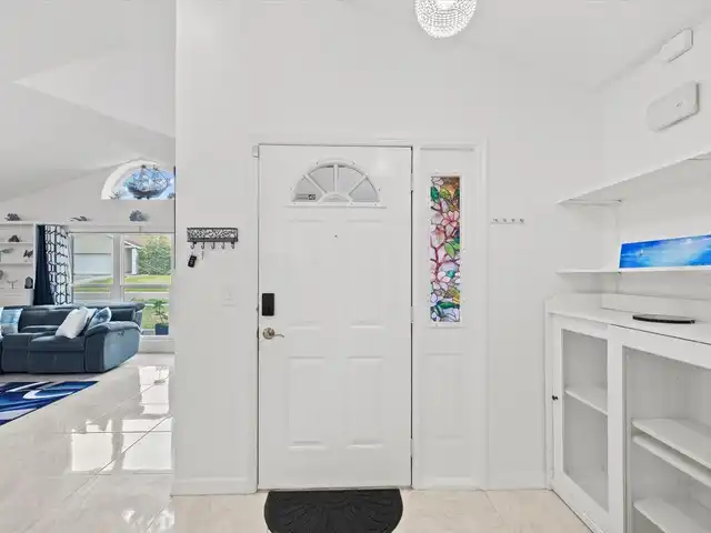 Listing Photo 8