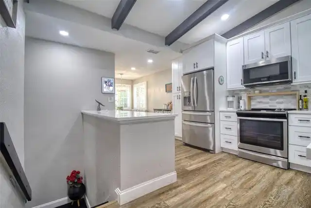 Listing Photo 8