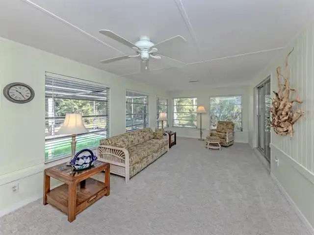 Listing Photo 11