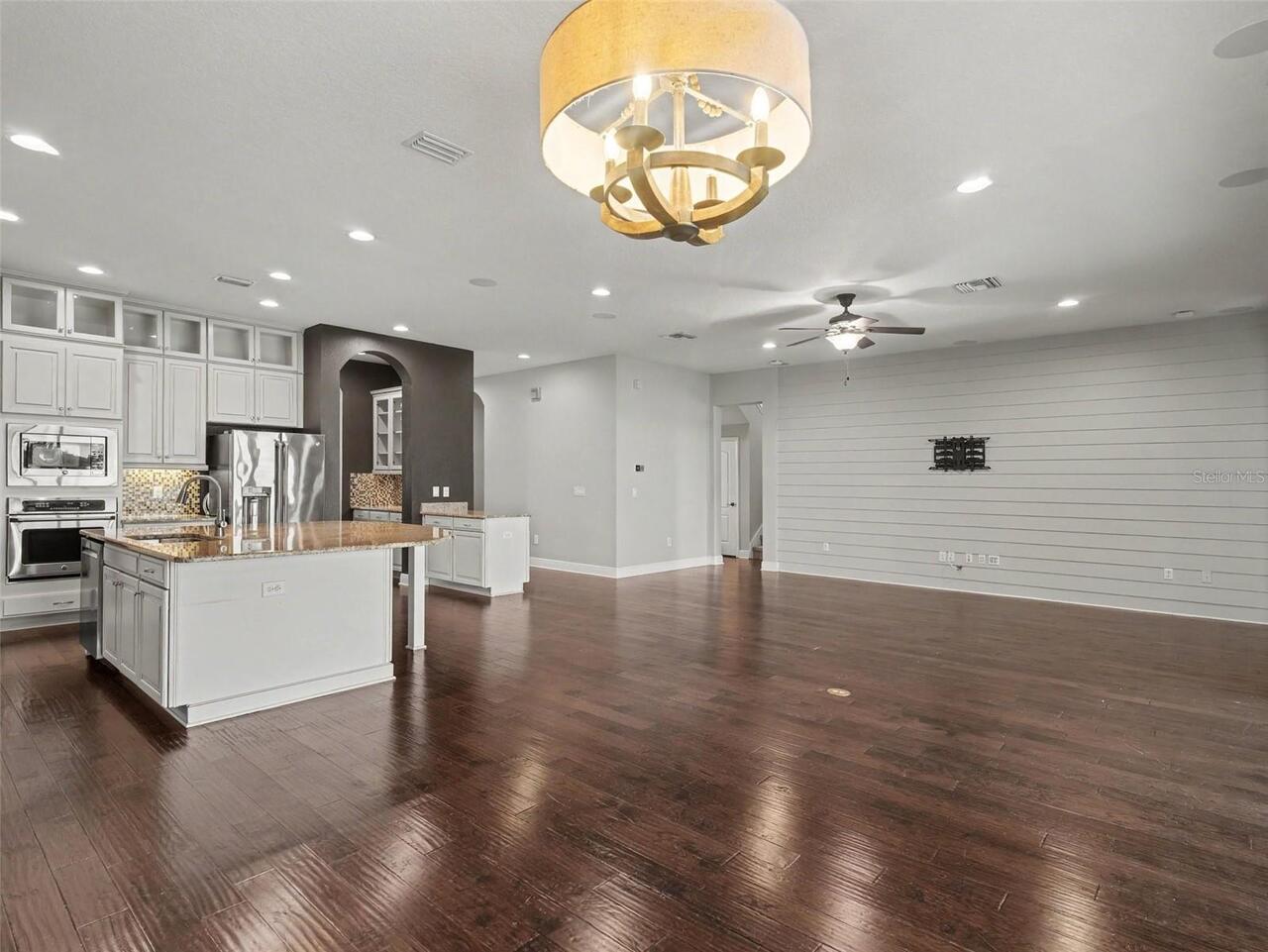 Listing Photo 14