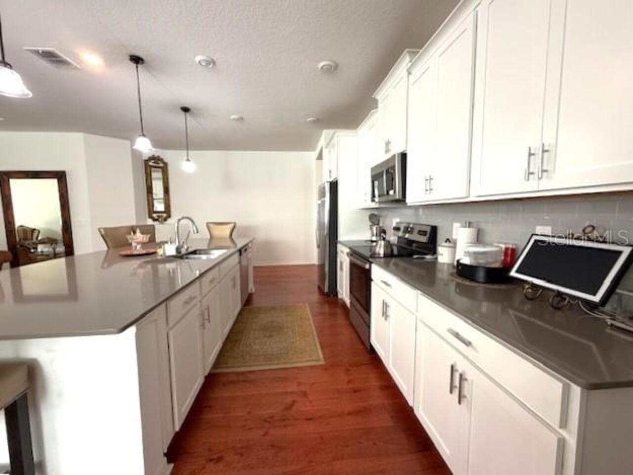 Listing Photo 10