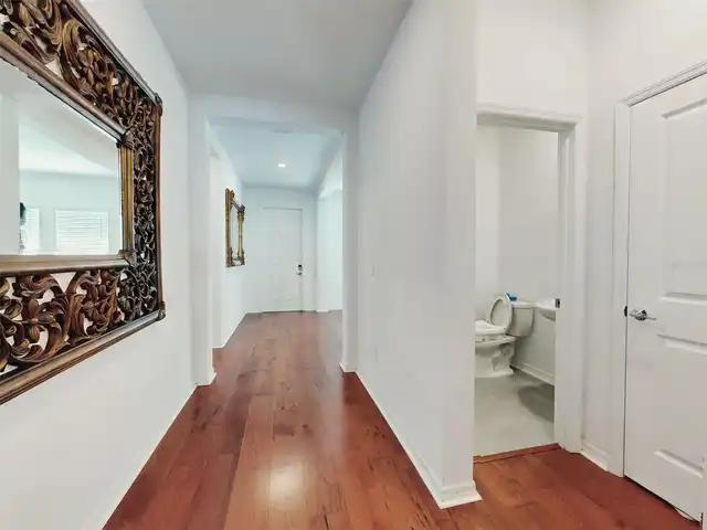 Listing Photo 10
