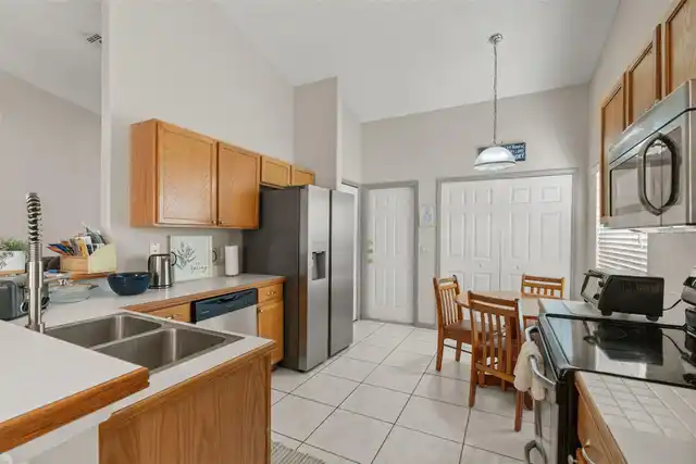 Listing Photo 8