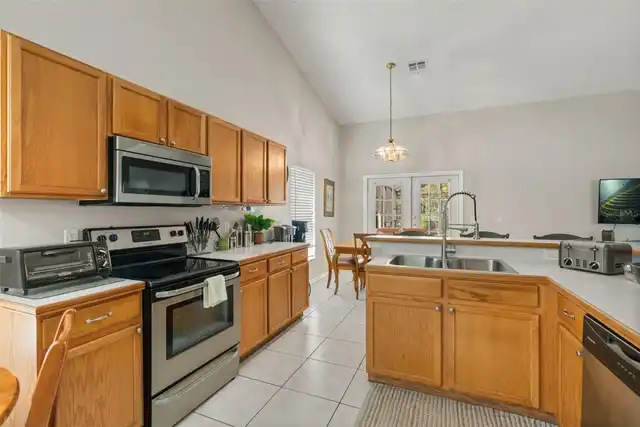 Listing Photo 9