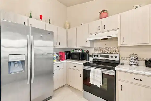 Listing Photo 9