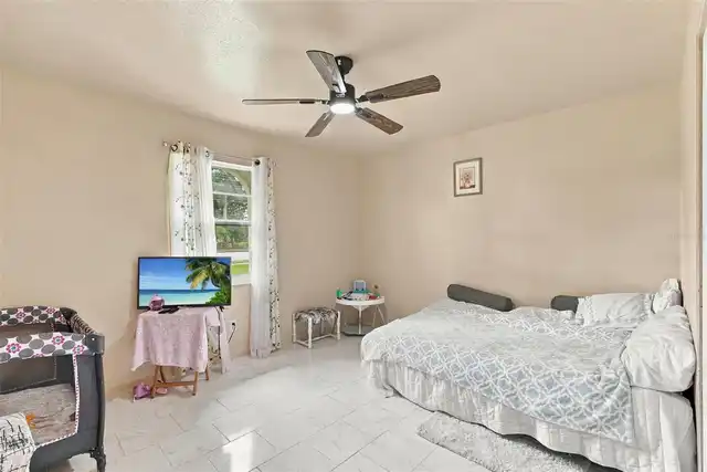 Listing Photo 14