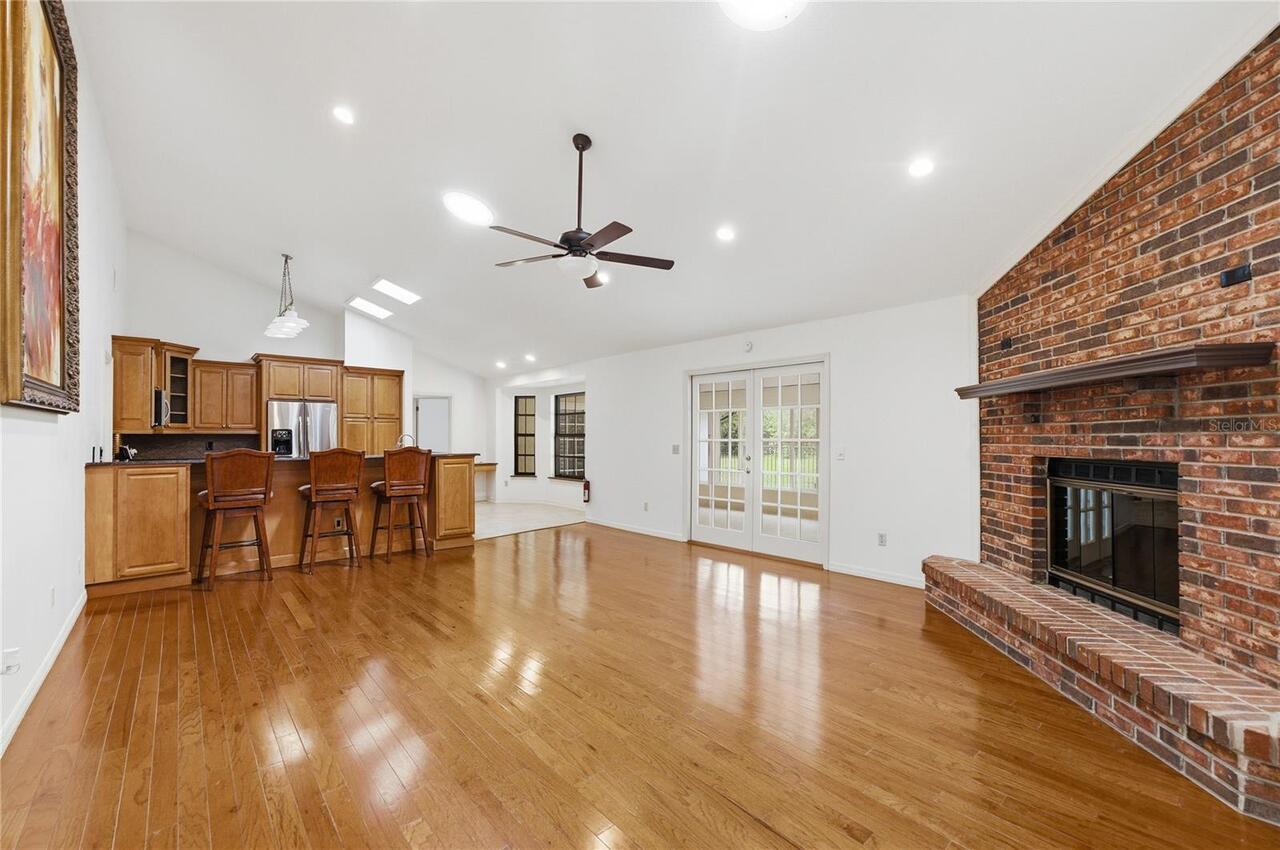 Listing Photo 17