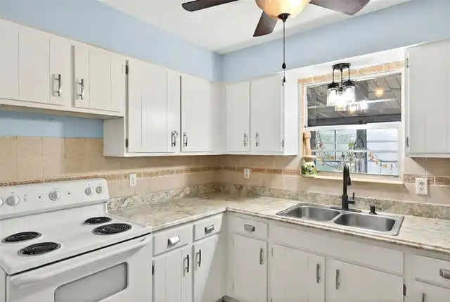 Listing Photo 12