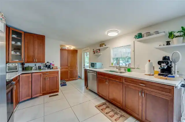 Listing Photo 12