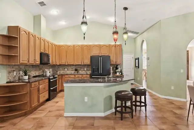 Listing Photo 10